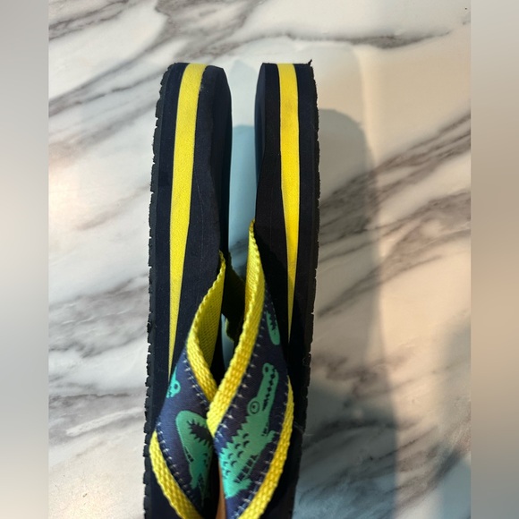 L.L. Bean flip flops - Picture 5 of 6